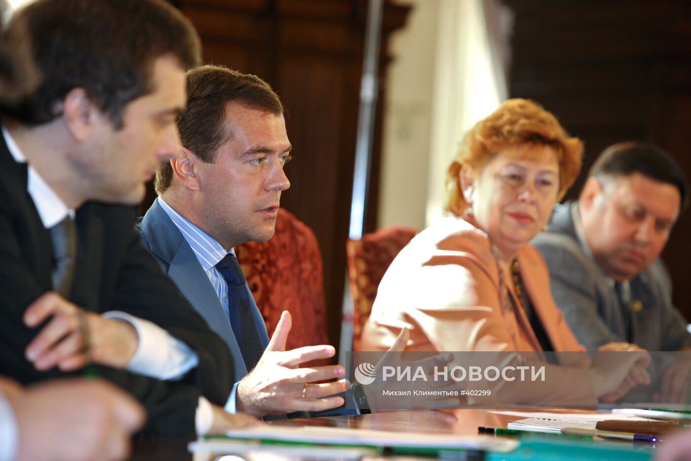 Д.Медведев провел встречу с активом политических партий