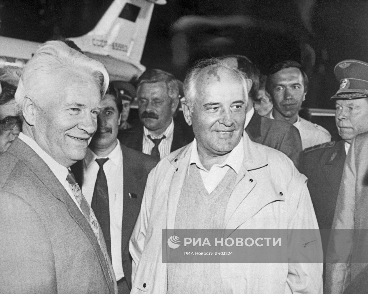 М.Горбачёв в аэропорту Внуково после возвращения из Фороса