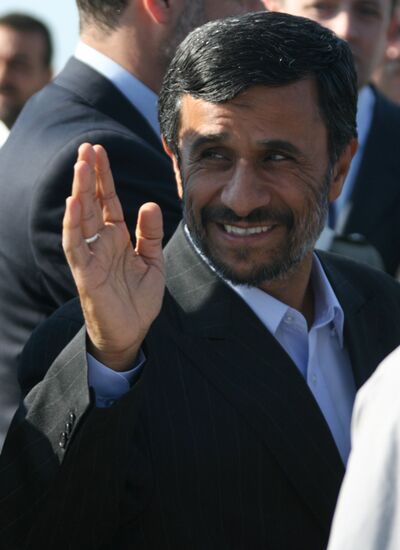 Президент Ирана М. Ахмадинежад прибыл на саммит ШОС