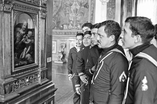 Мексиканские моряки с учебного судна "Командоро Мануэль Асуэта"