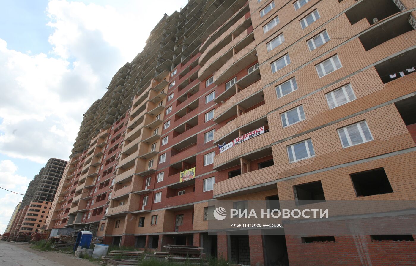 Обманутые дольщики захватили две квартиры в Щербинке