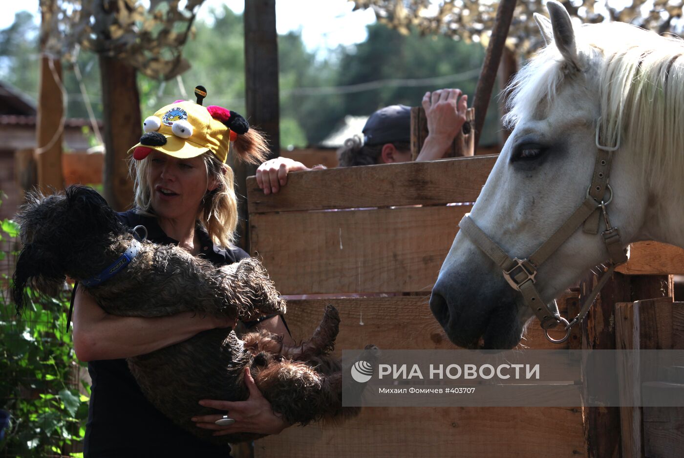 Д.Лефсон посетила приют для животных "Бим" в Московской области