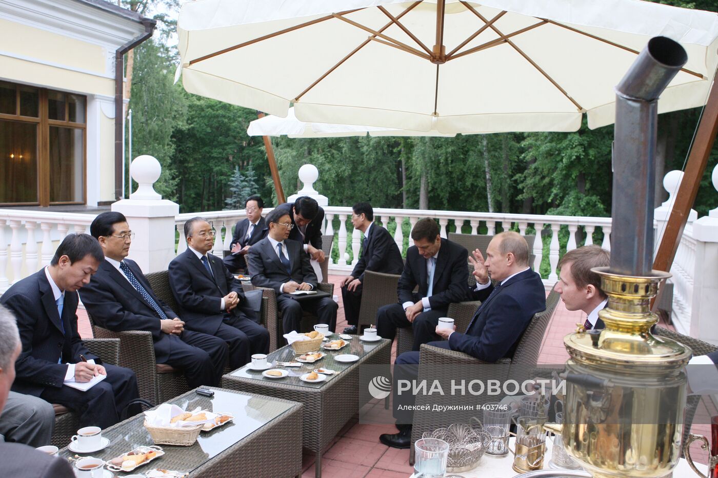 Встреча Владимира Путина и Ху Цзиньтао в Ново-Огарево