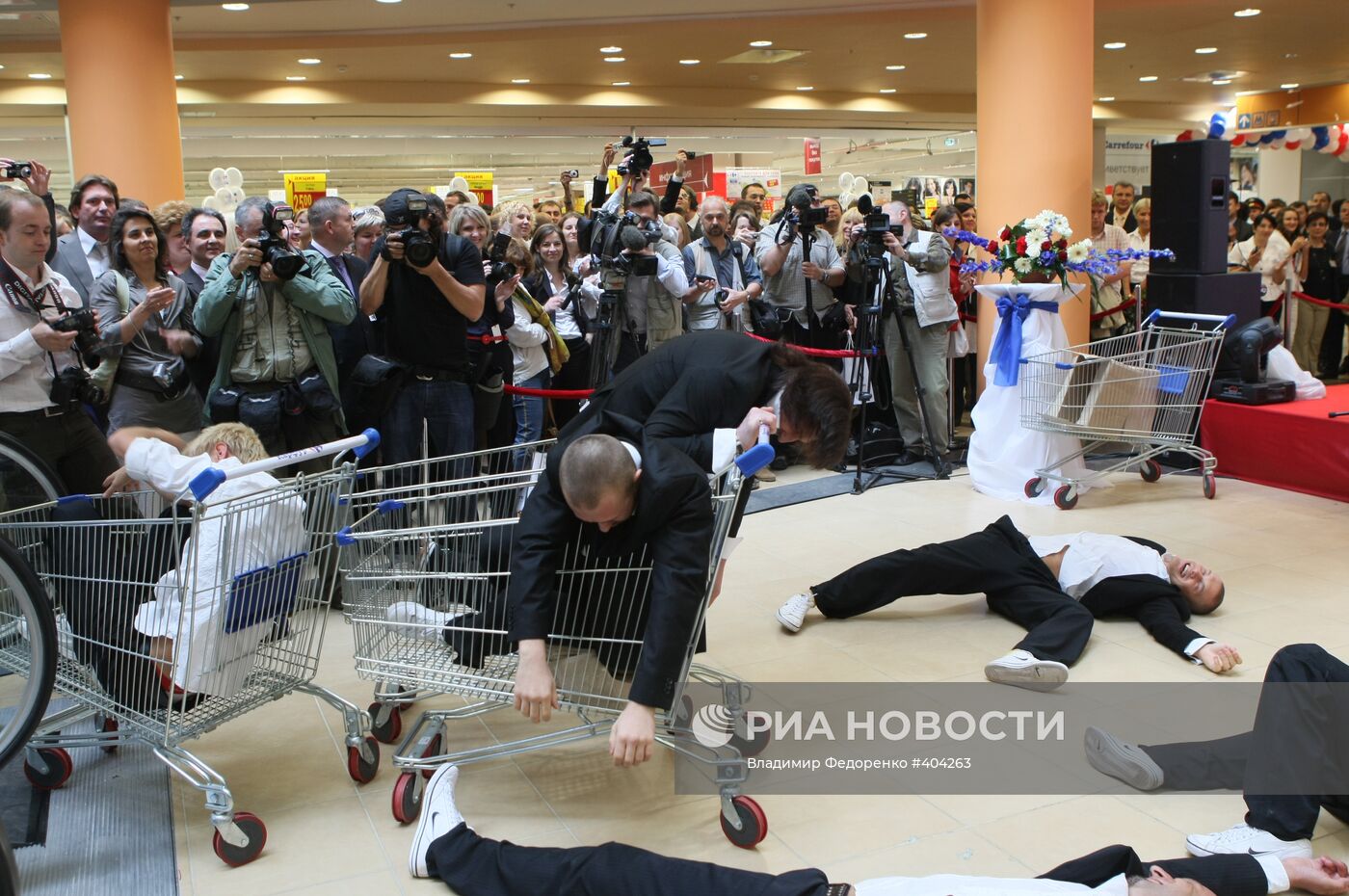 Открытие первого в России и СНГ гипермаркета "Карфур"