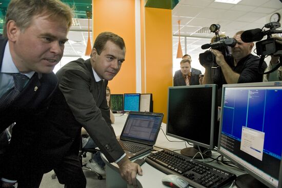 Д.Медведев посетил "Лабораторию Касперского"