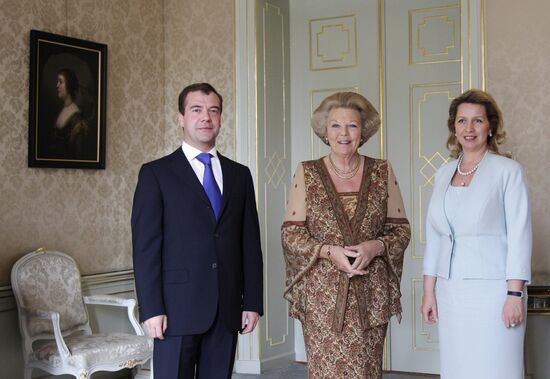 Д.Медведев с супругой на встрече с королевой Нидерландов