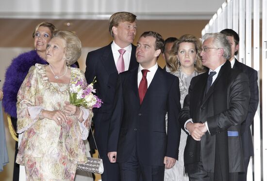 Д.Медведев с супругой в "Эрмитаже на Амстеле"