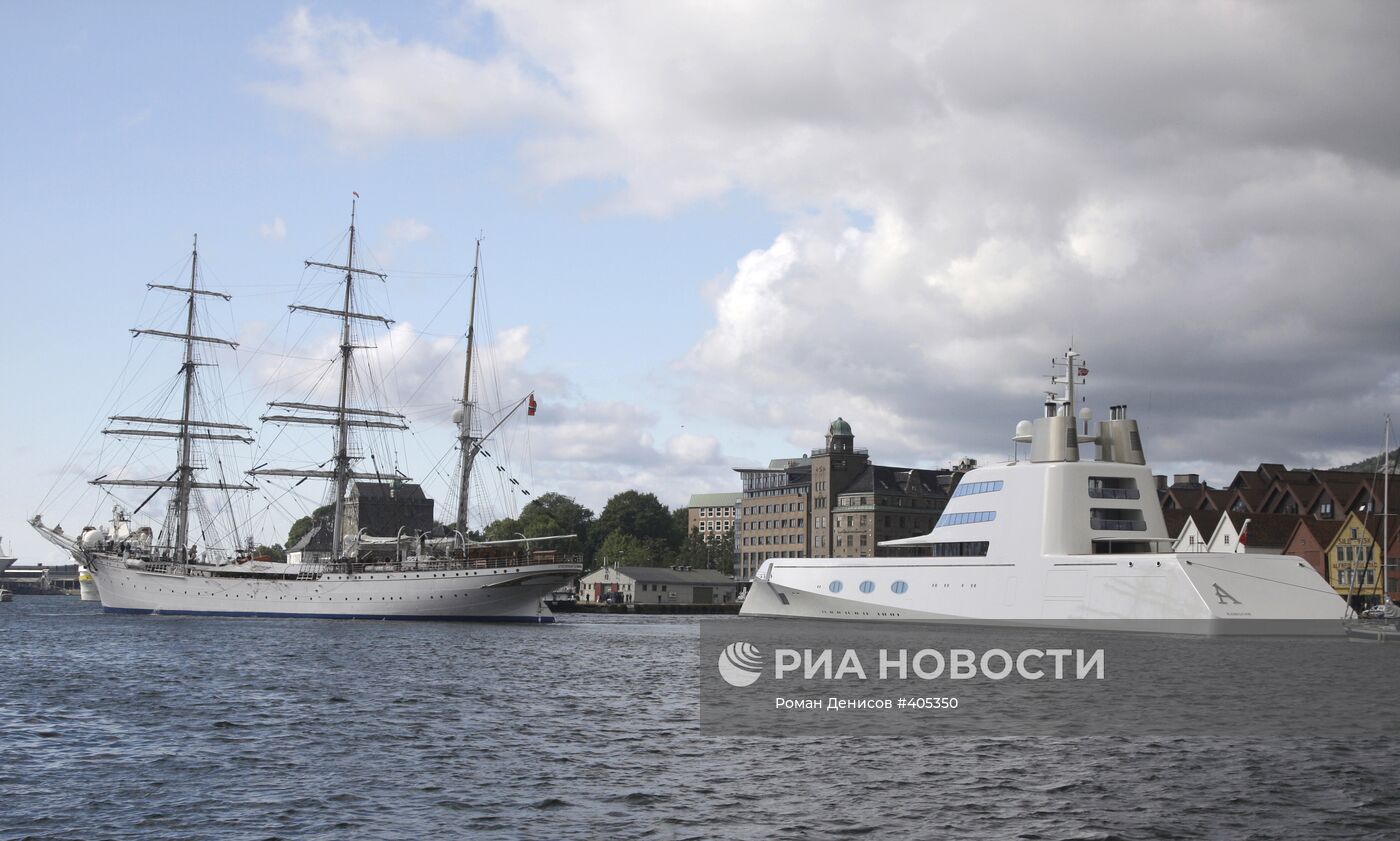 Яхта Андрея Мельниченко в норвежском порту Берген