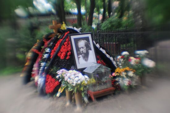 Могила Александра Солженицына