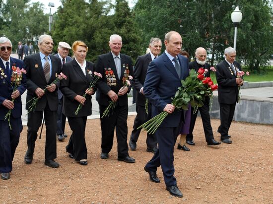 Премьер-министр РФ В.Путин в Барнауле