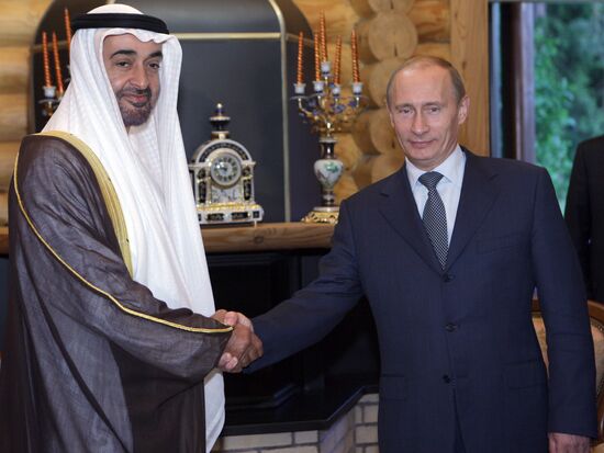 В.Путин провел встречу с наследным принцем эмирата Абу-Даби