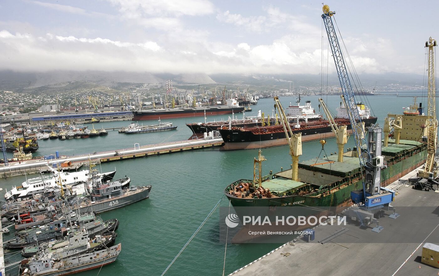 владивосток море порт. центральный порт. набережная сочи морской порт.