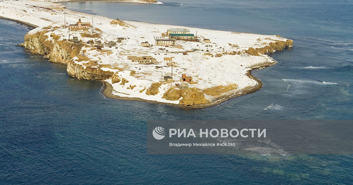 С крутого бережка далекого пролива лаперуза. Пролив Лаперуза. Пролив Лаперуза фото. Мыс Крильон Сахалин фото. Сказочный Сахалин фото.