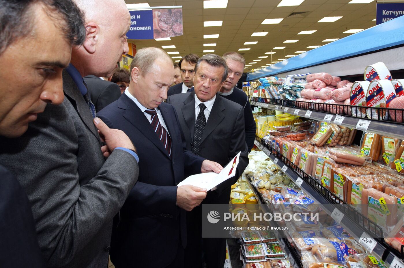 Владимир Путин посетил супермаркет "Перекресток" в Москве