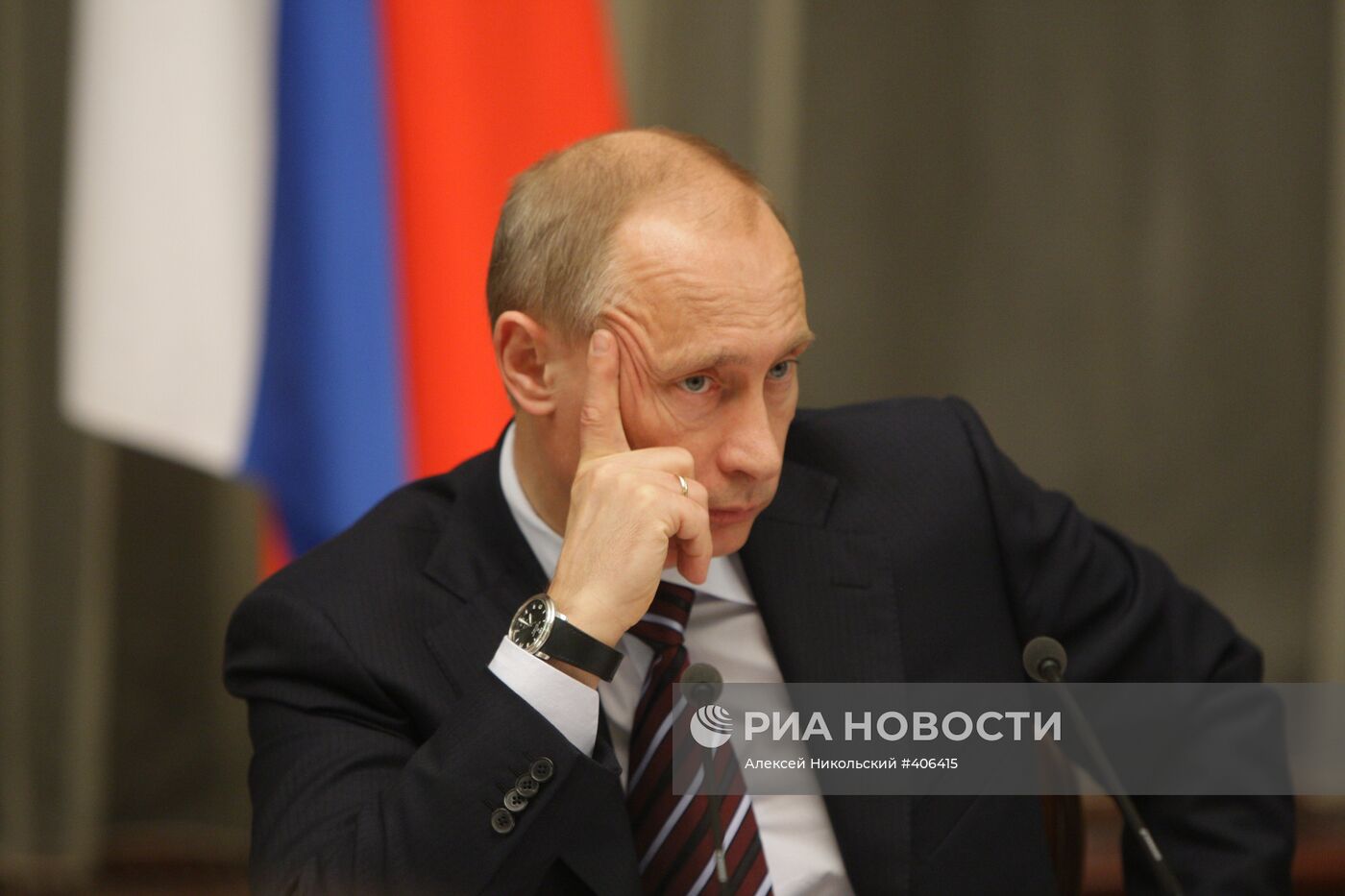 Владимир Путин провел совещание в Доме правительства