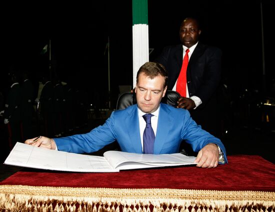 Официальный визит президента РФ Д.Медведева в Нигерию