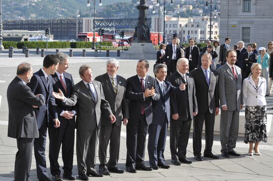 Фотосессия участников встречи министров иностранных дел стран G8