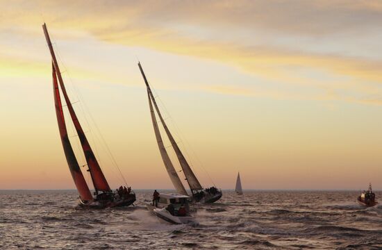 Финиш парусной регаты Volvo Ocean Race в Санкт-Петербурге