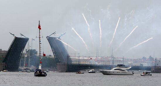 Финиш парусной регаты Volvo Ocean Race в Санкт-Петербурге