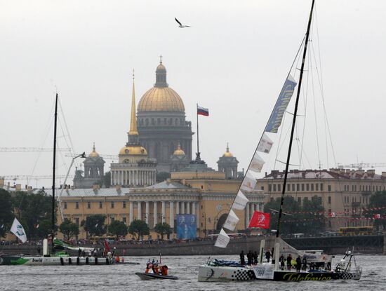 Финиш парусной регаты Volvo Ocean Race в Санкт-Петербурге
