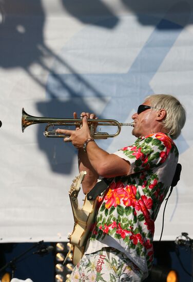 Олег Скрипка ("Вопли Видоплясова")
