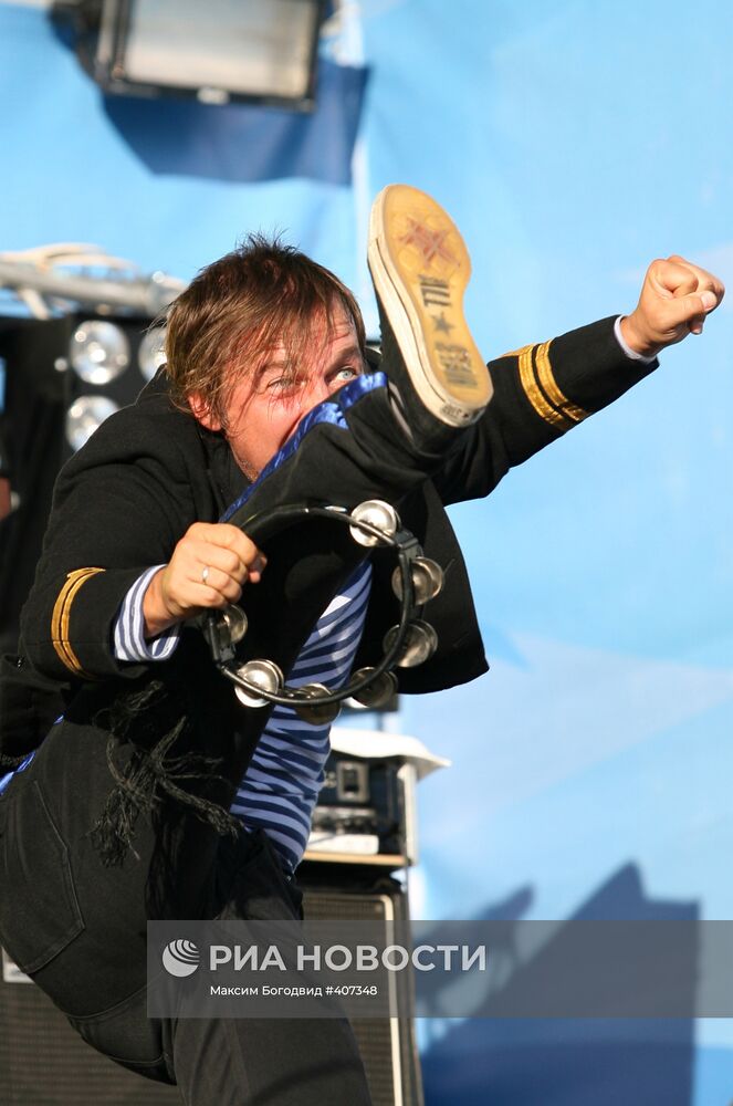 Лидер группы "Мумий Троль" Илья Лагутенко