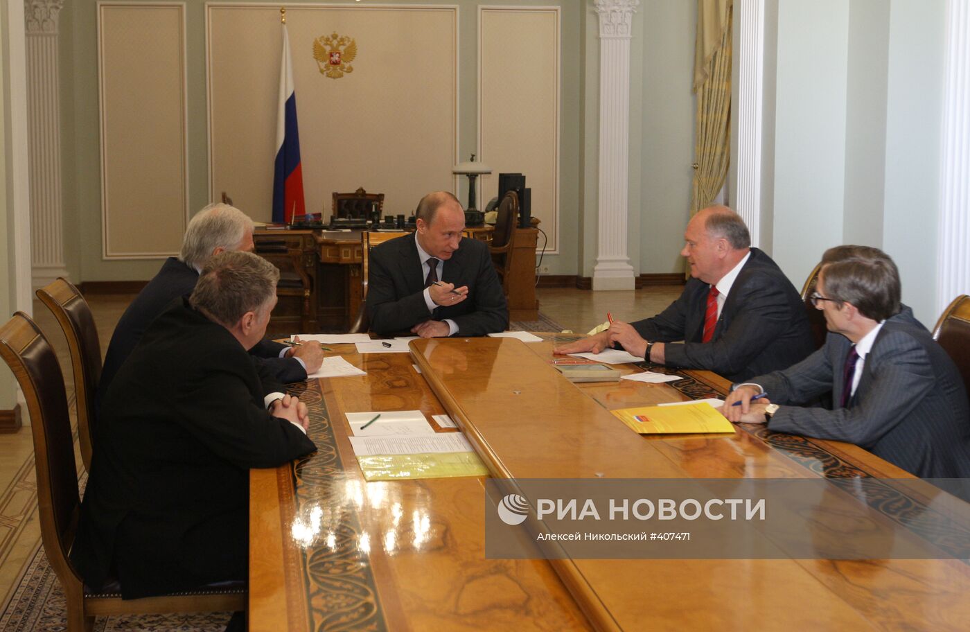 В.Путин провел встречу с лидерами думских фракций в Ново-Огарево