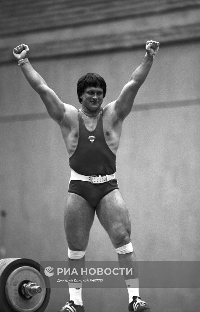 Чемпион мира в категории 110 кг Вячеслав Клоков (СССР)