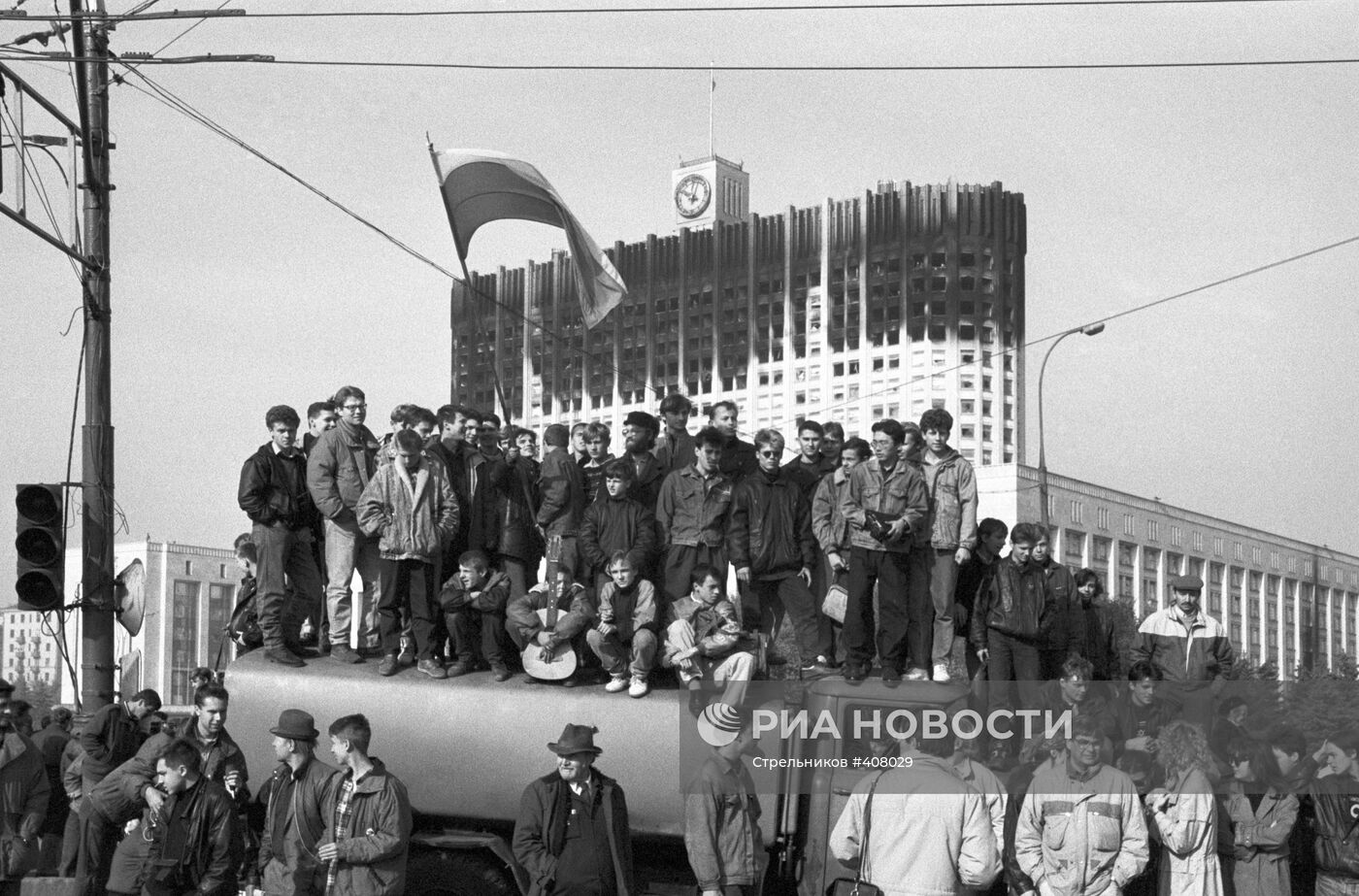 Фотография на фоне Дома Советов в Москве
