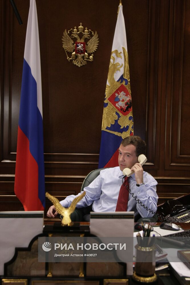 Д.Медведев провел телефонный разговор с Б.Обамой