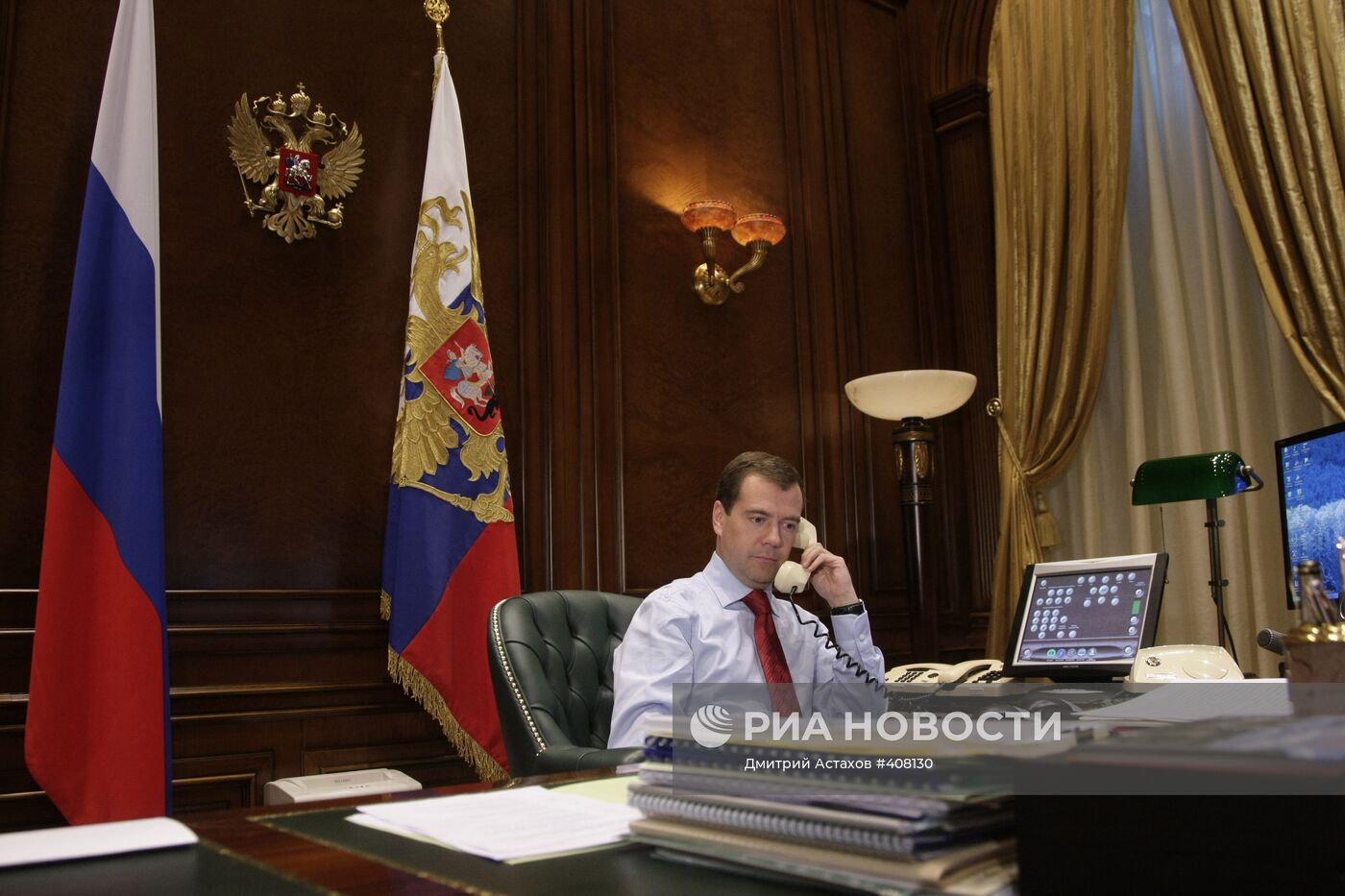 Д.Медведев провел телефонный разговор с Б.Обамой