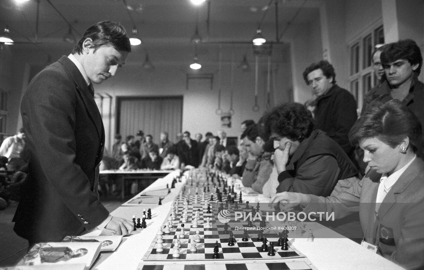 Чемпион мира по шахматам Анатолий Карпов