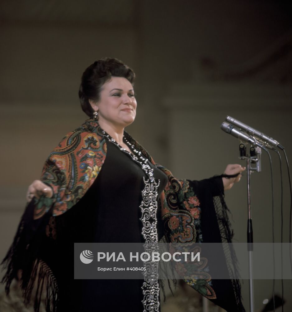 Выступает Людмила Зыкина