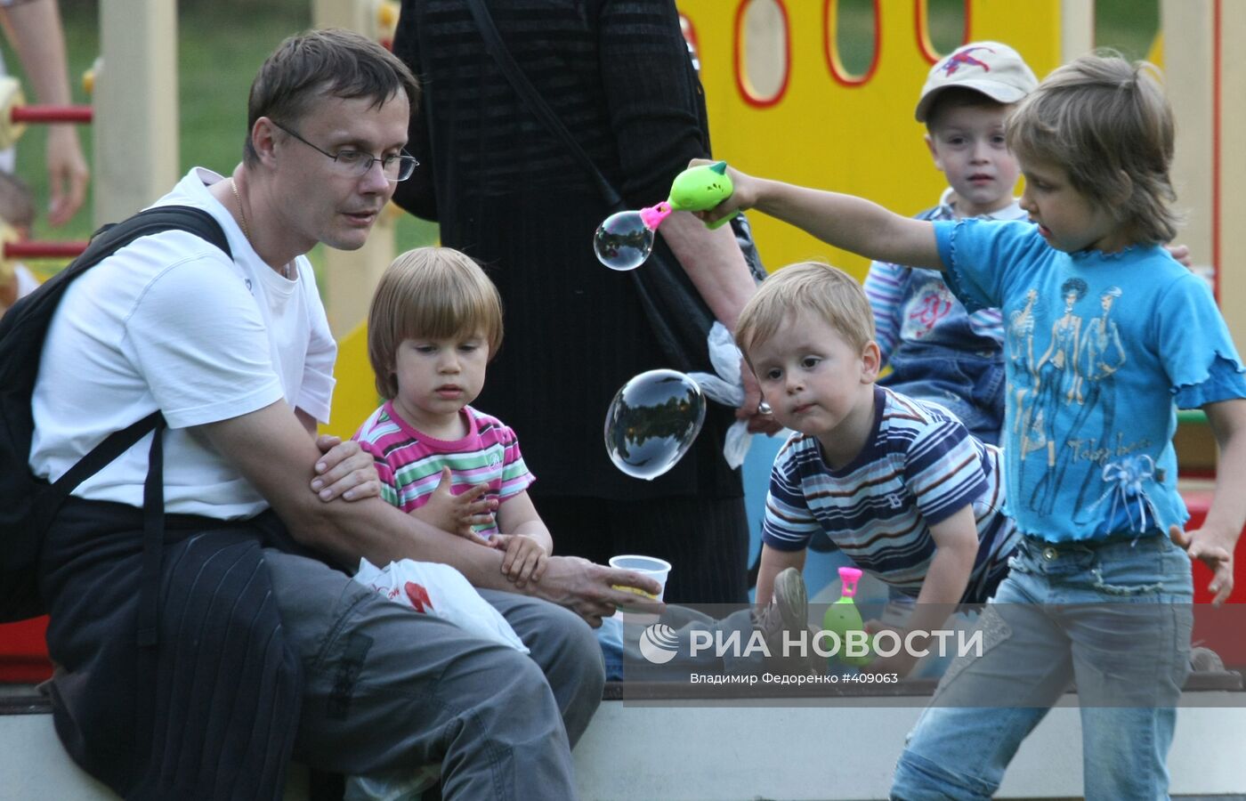 В детском городке в московском парке имени 50-летия Октября