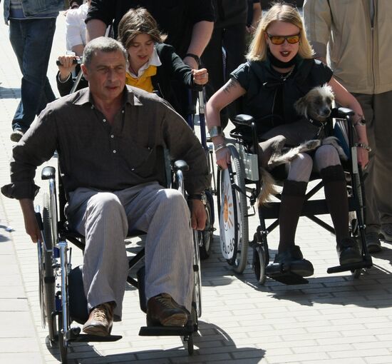 Акция на Кутузовском проспекте в поддержку инвалидов