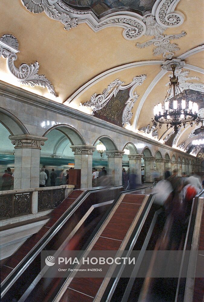 На станции метро "Комсомольская"-кольцевая"