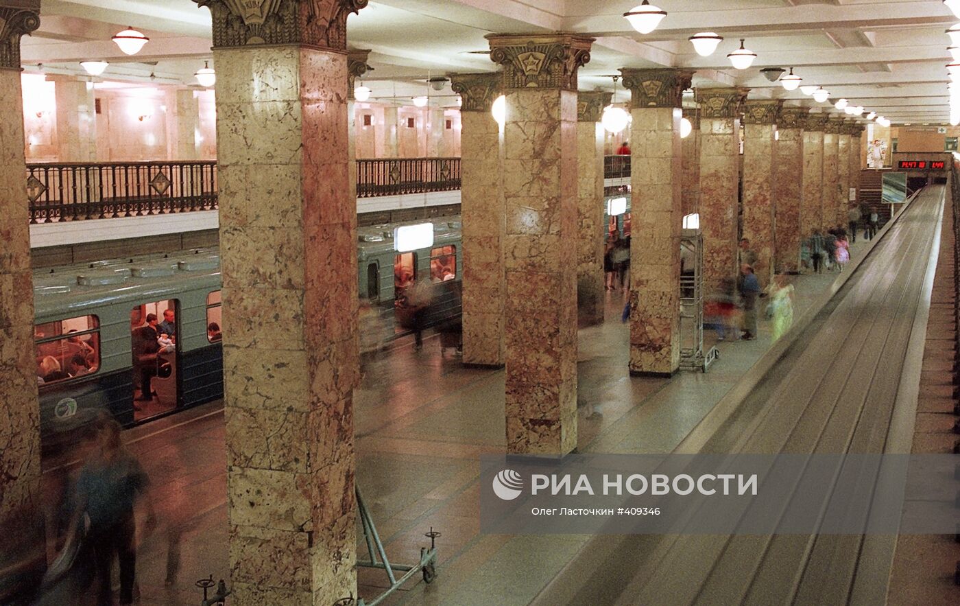 На станции метро "Комсомольская"-радиальная"