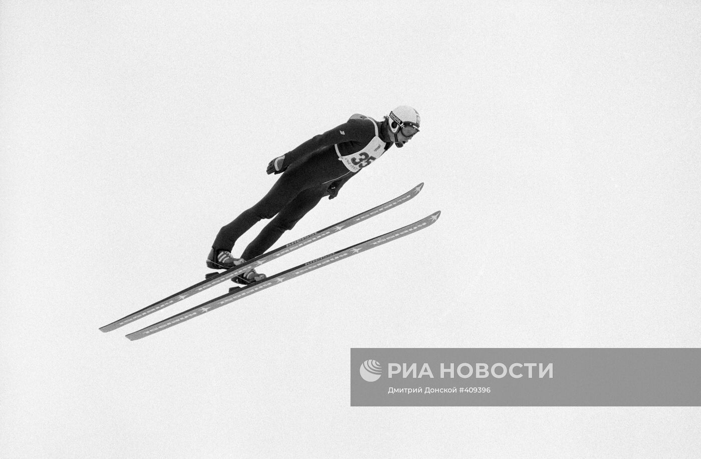 Прыгун с 90 метрового трамплина Владимир Власов