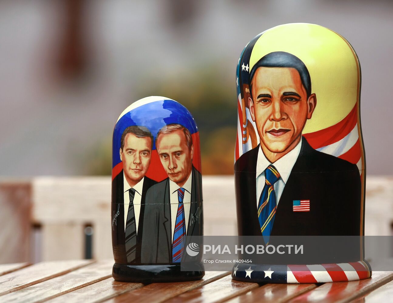 Матрешки с изображением Б.Обамы, Д.Медведева и В.Путина