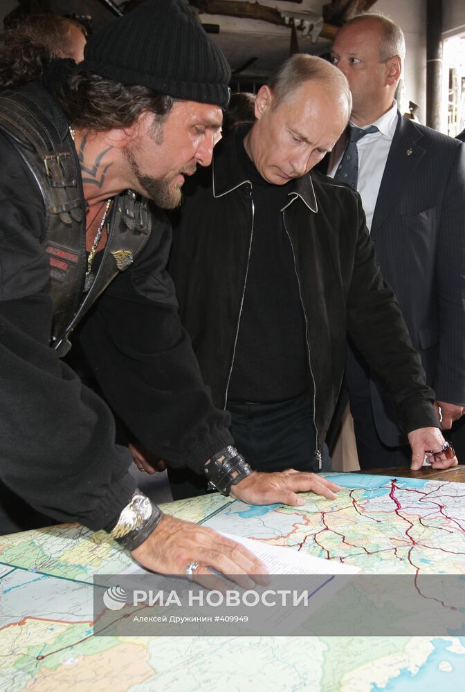 В.Путин посетил мотоклуб "Ночные волки" в Москве