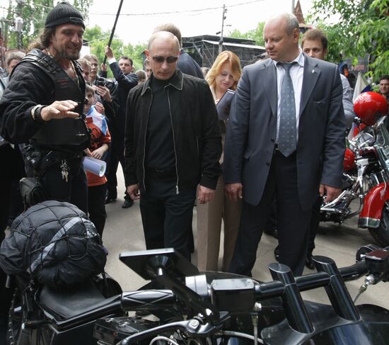 В.Путин посетил мотоклуб "Ночные волки" в Москве