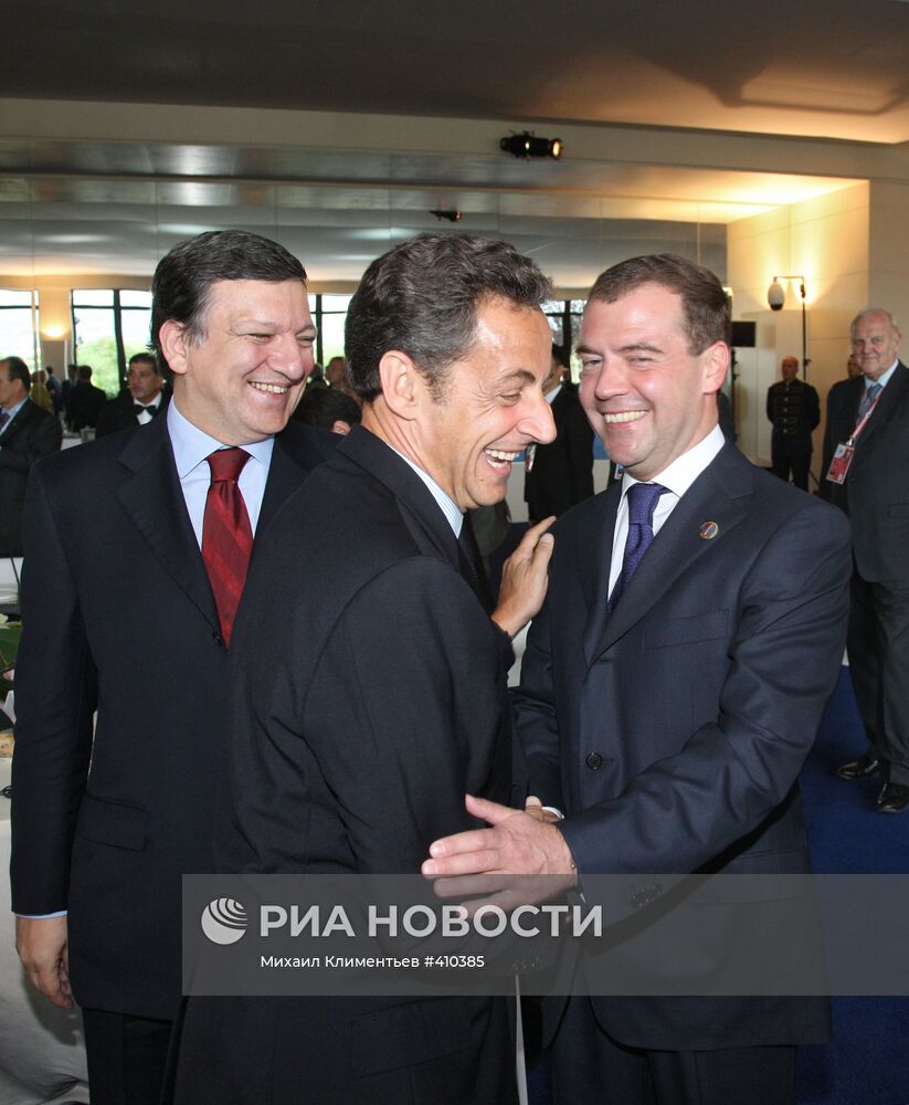 Дмитрий Медведев прибыл в Италию на саммит "большой восьмерки"