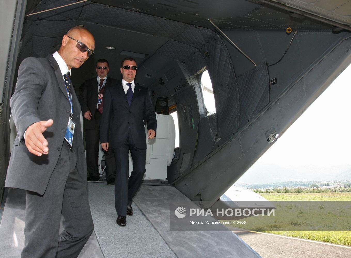 Дмитрий Медведев прибыл в Италию на саммит "большой восьмерки"