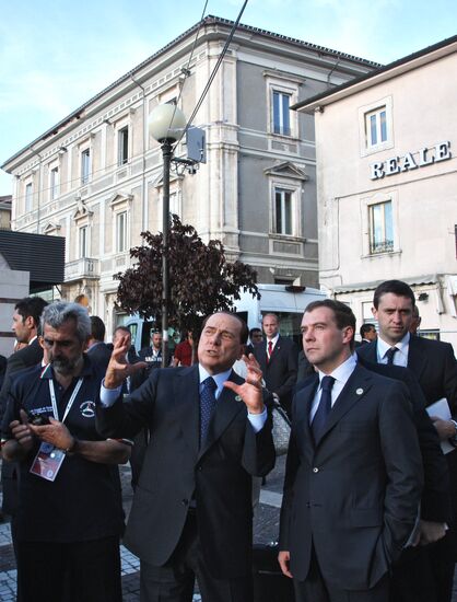 Президент РФ Д.Медведев осмотрел в Аквиле исторические здания