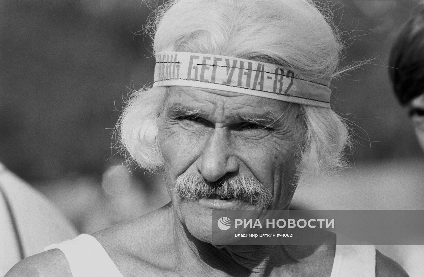 Ветеран "Клуба любителей бега" 76-летний Михаил Котляров