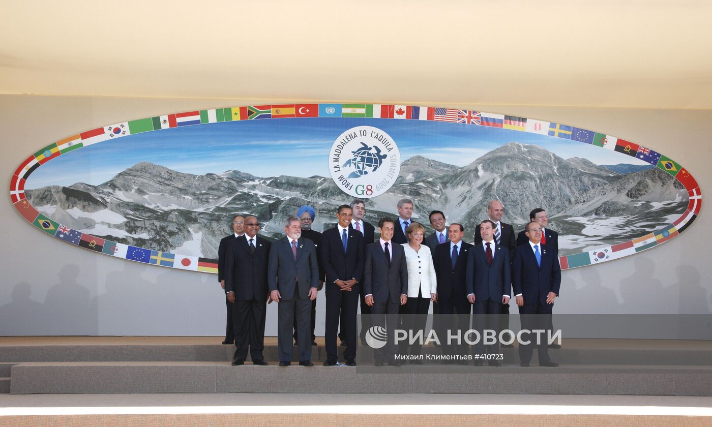 Дмитрий Медведев на саммите "Большой восьмерки". День второй
