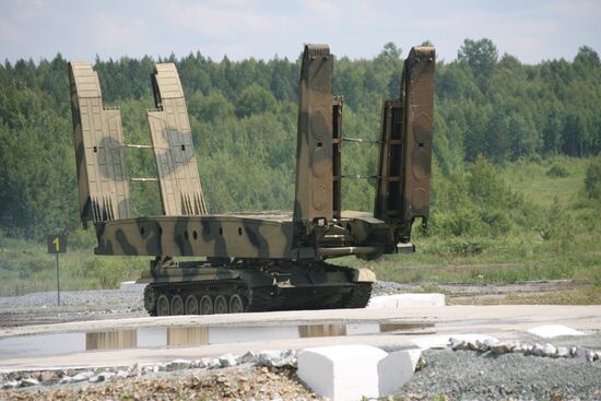 Танковый мостоукладчик МТУ-72