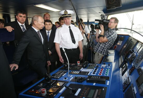 В.Путин осмотрел ледокол "Санкт-Петербург"