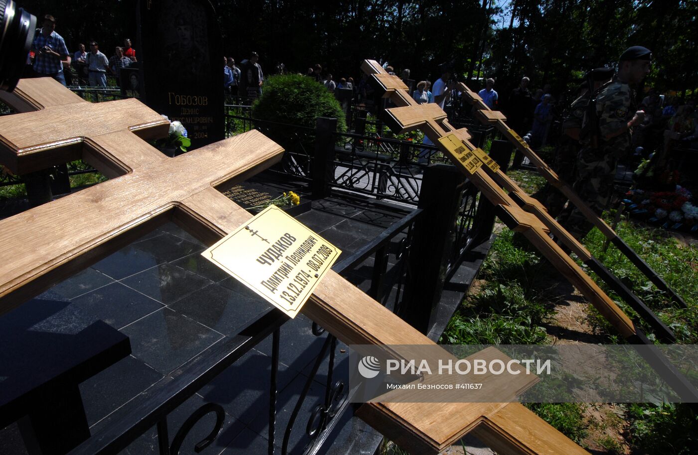 Похороны убитого под Ростовом милиционера и его семьи