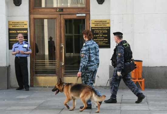 Эвакуация из здания Российской государственной библиотеки